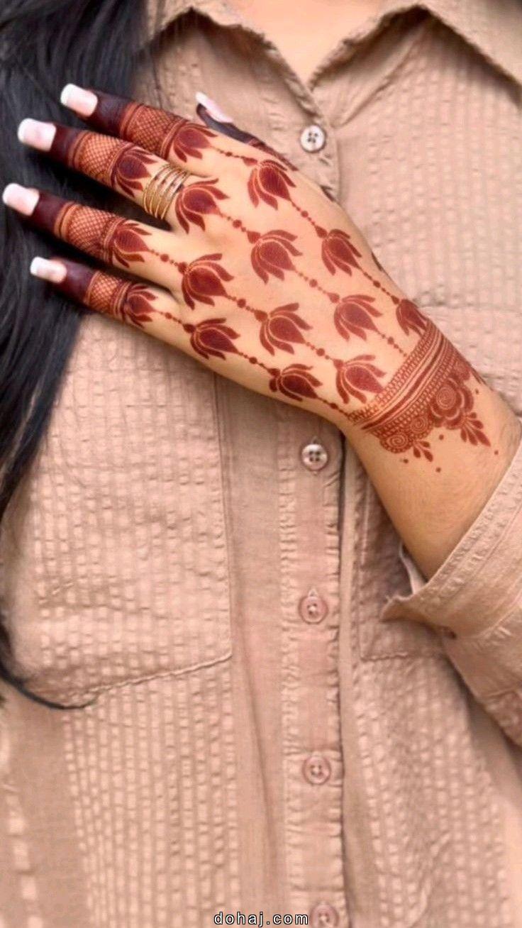 Circle Mehndi Design Back Hand