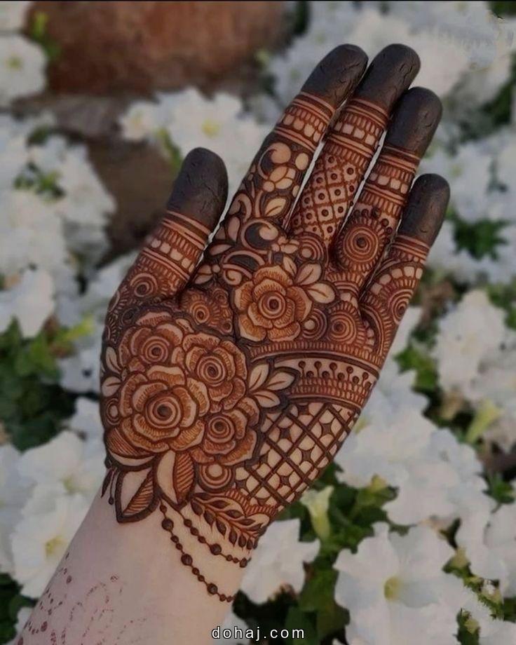 Circle Palm Mehndi Design