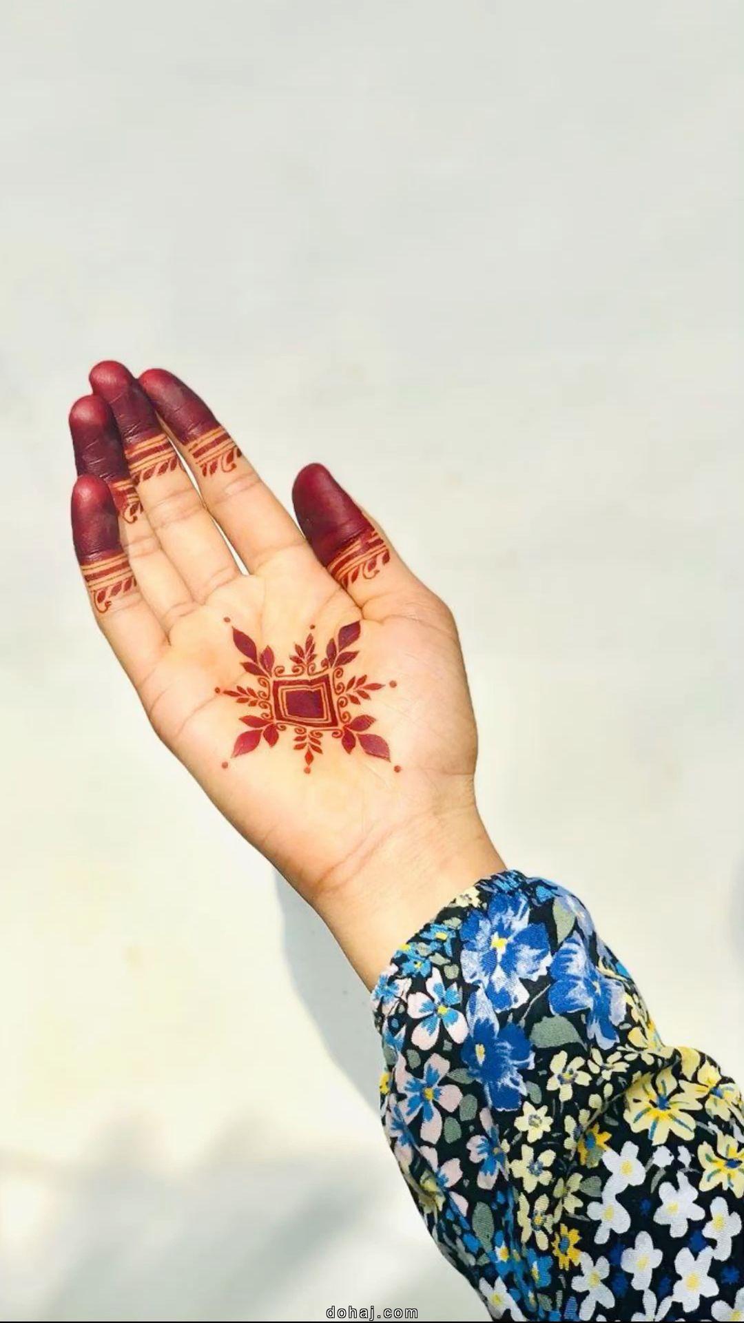 Front Hand Circle Mehndi Design