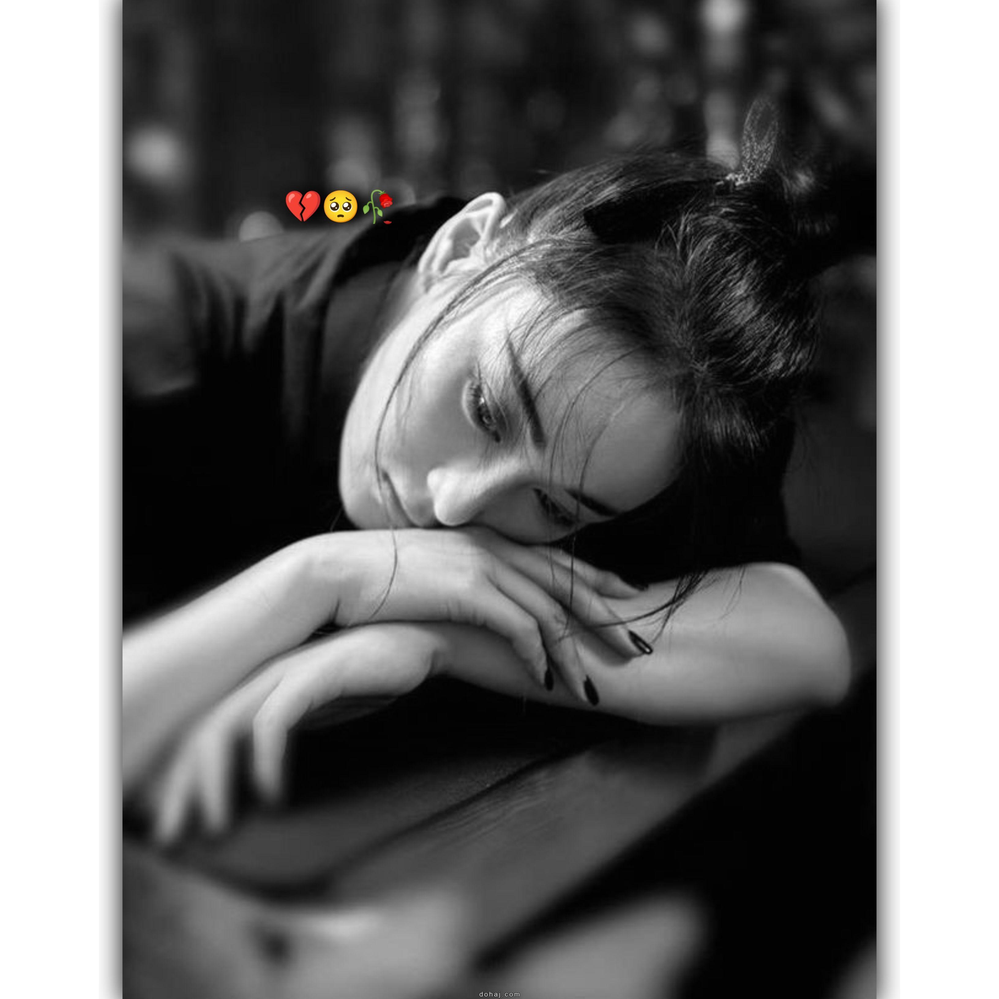 Girl Poses Stylish Mirror Selfie Dp