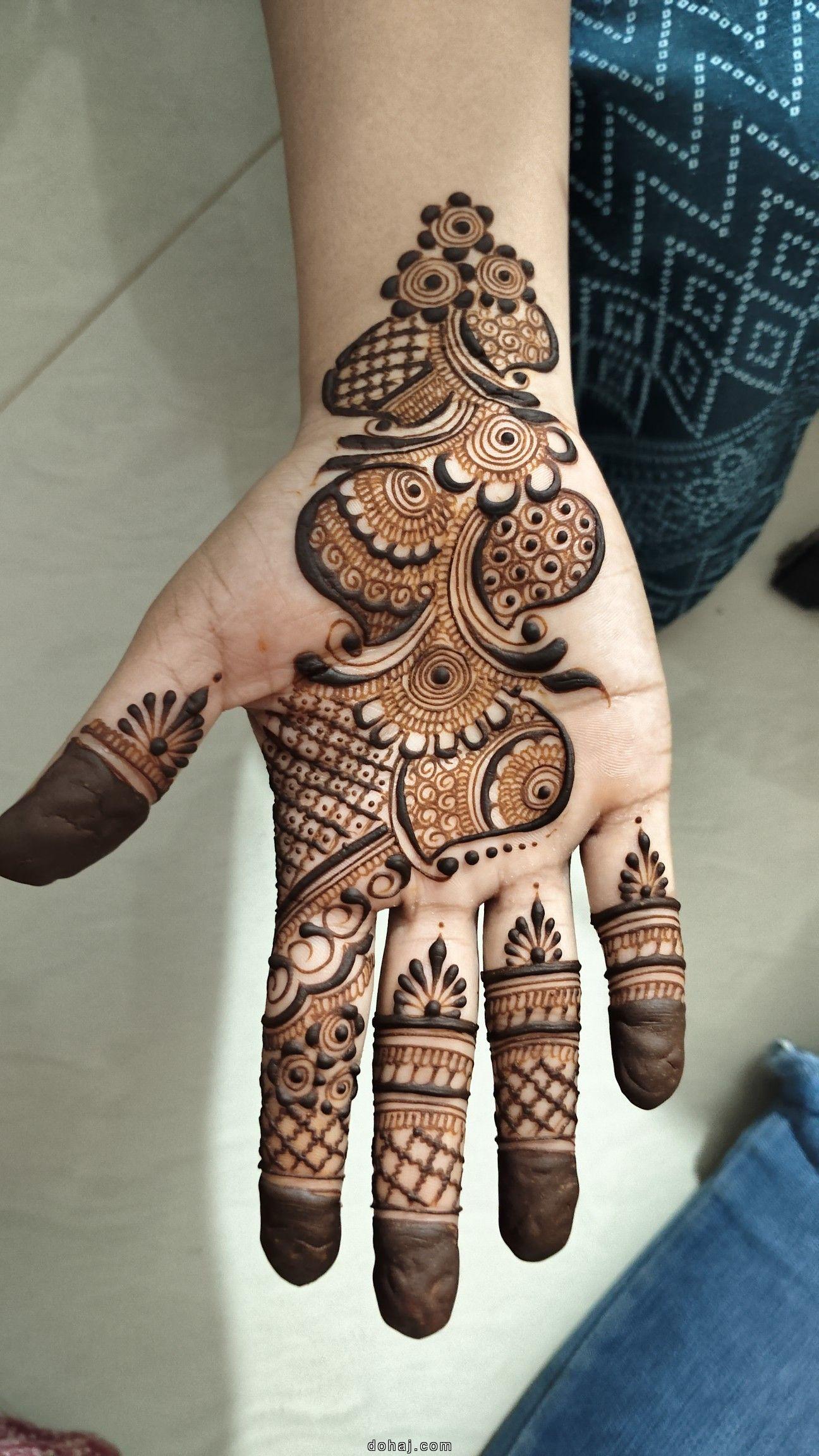Half Hand Mehndi Design Simple And Easy Front