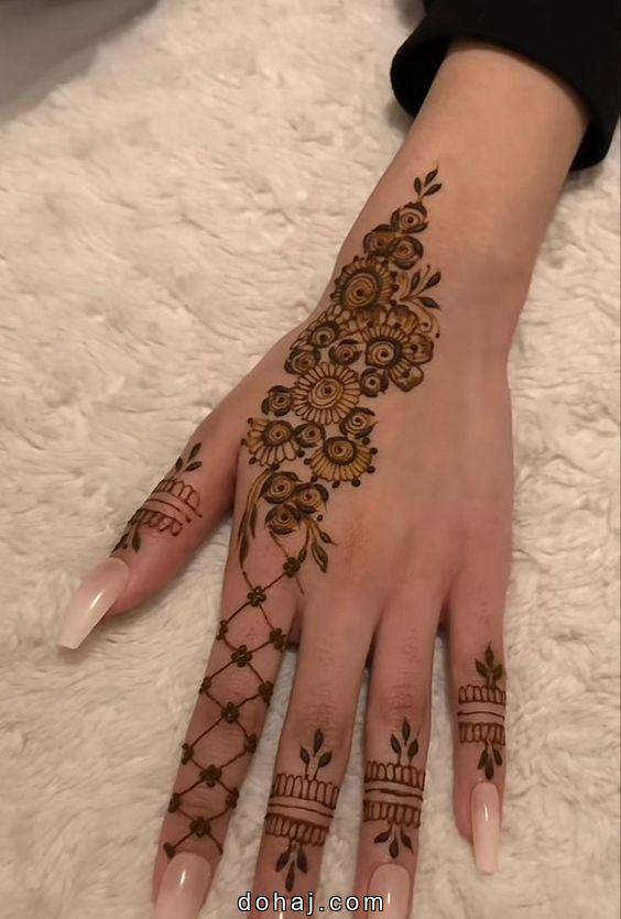 Henna Back Hand Mehndi Design Simple