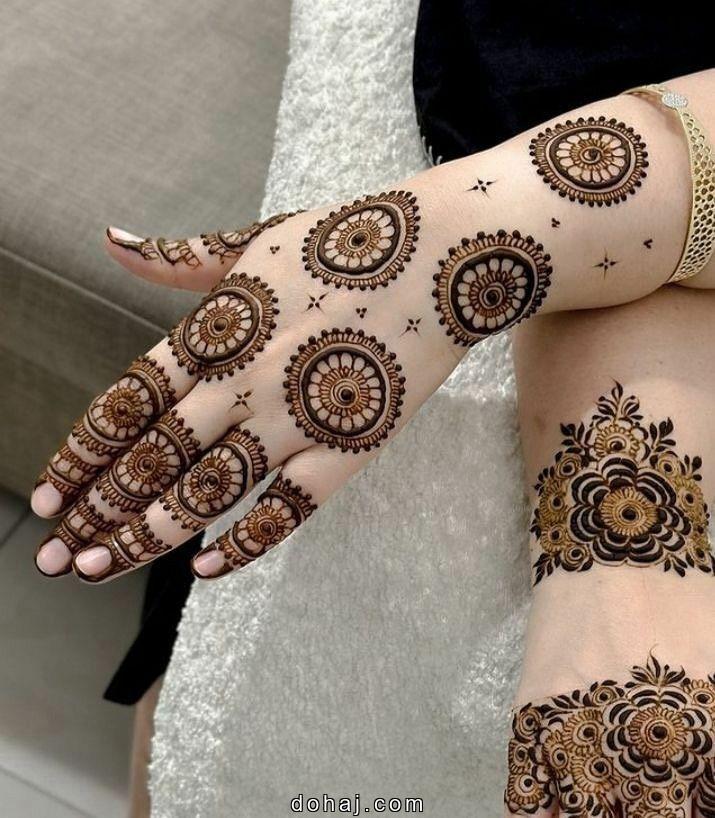 Mehndi Design Front Hand Circle