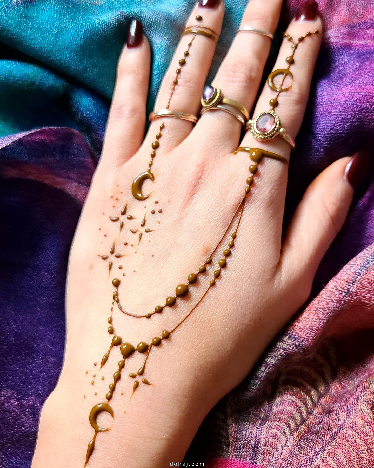 Minimal Henna Design