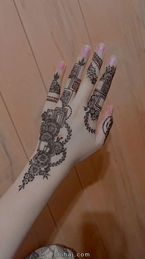 Right Hand Mehndi Design Front Simple