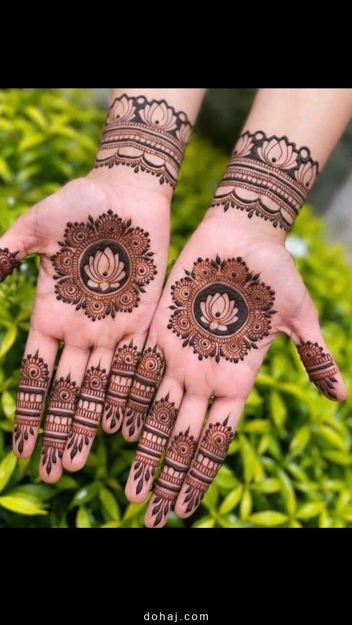 Royal Circle Mehndi Design Back Hand