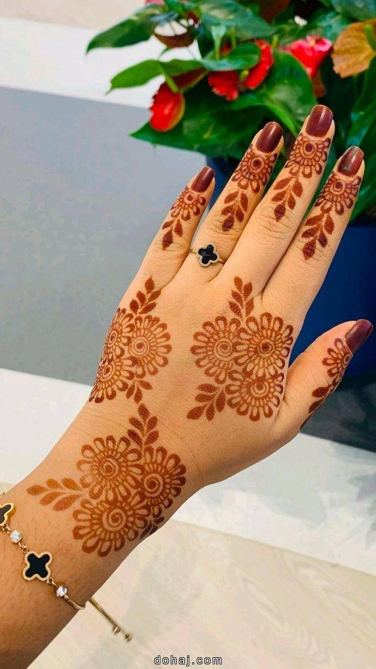 Royal Royal Front Hand Simple Mehndi Design.