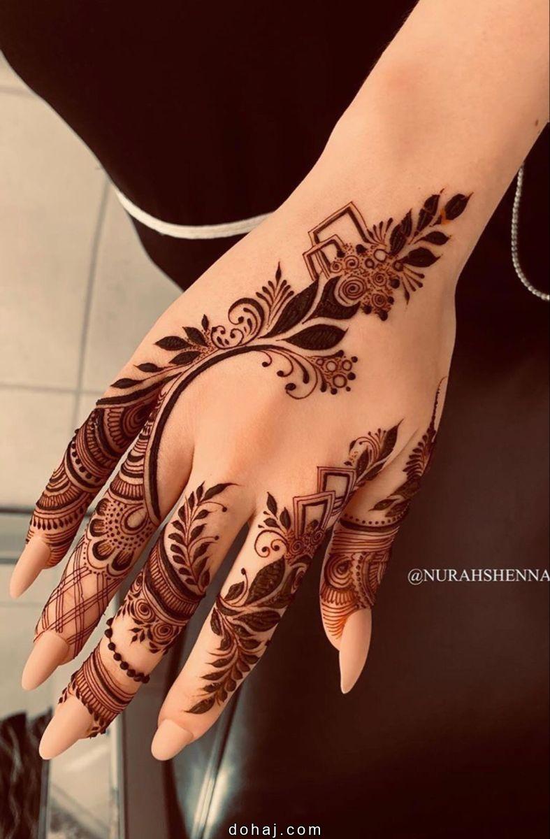 Simple Front Palm Mehndi Design