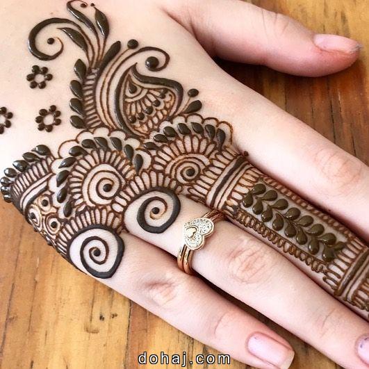 Simple Gol Tikki Mehndi Design Back Hand