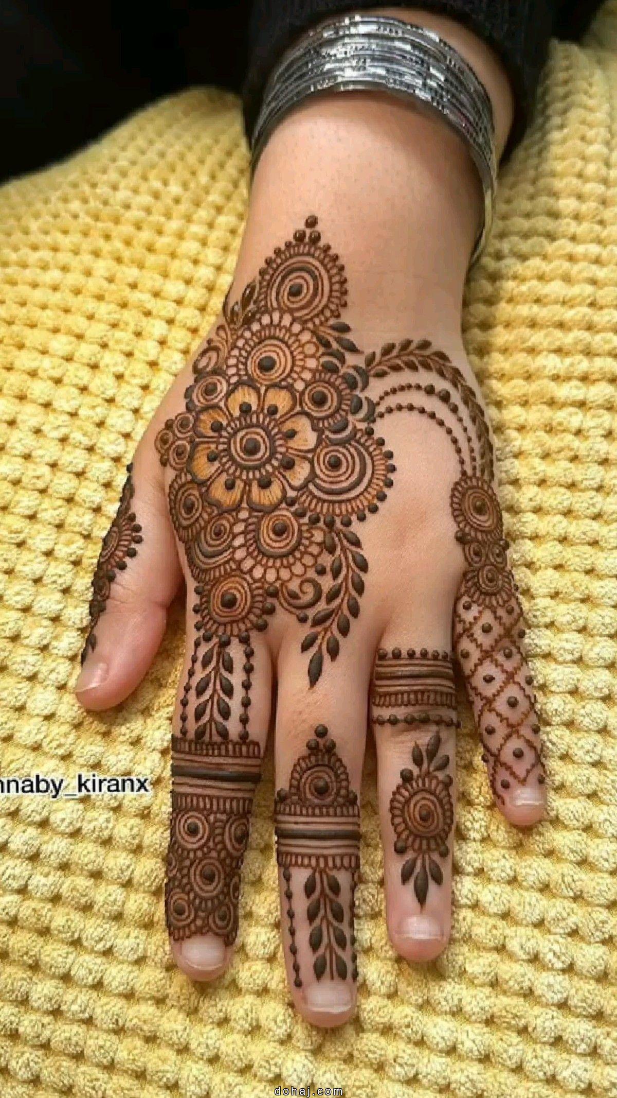 Simple Mehndi Design Aesthetic Front Hand