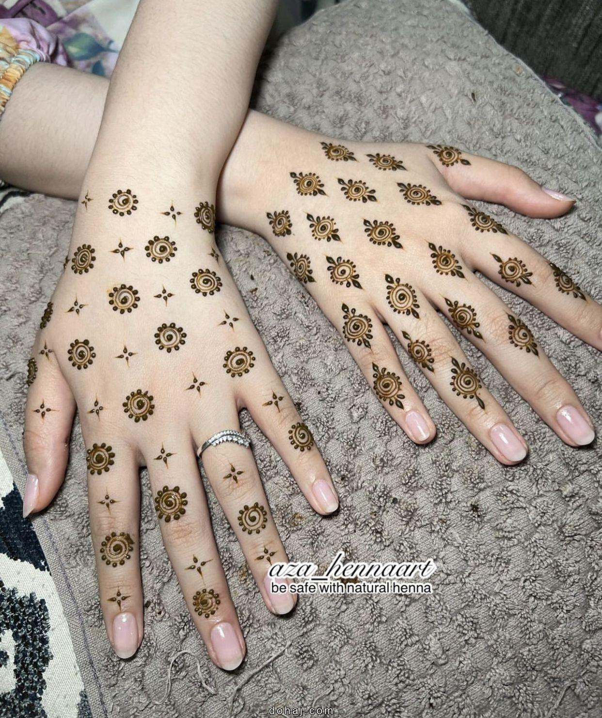Simple Mehndi Design For Girls Front Hand Circle