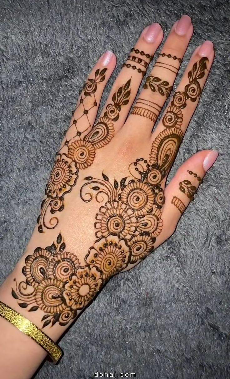 Simple Mehndi Design Photo Front Hand