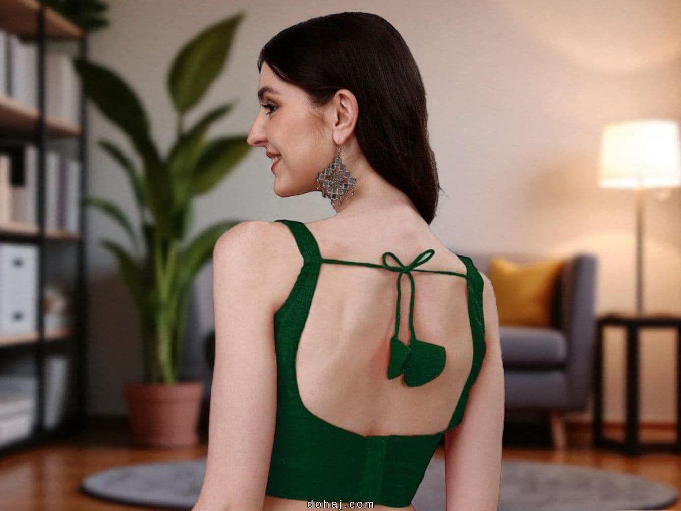 Sleeveless Sweetheart Neckline Blouse