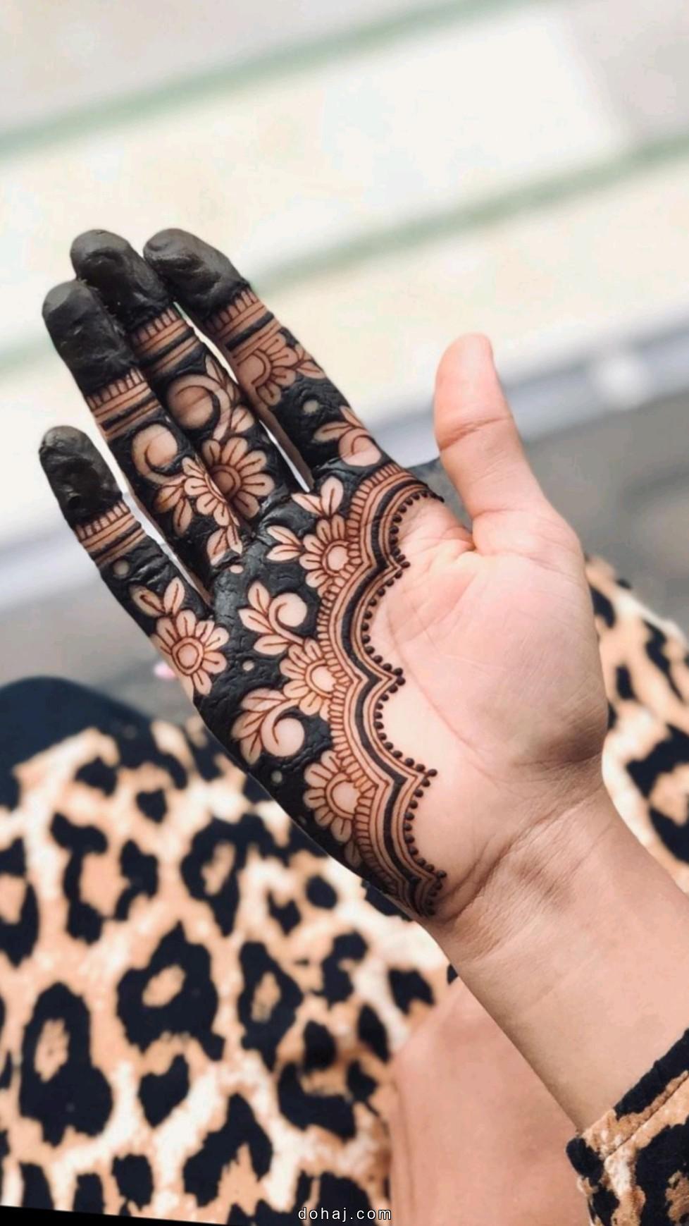 Unique Circle Mehndi Design